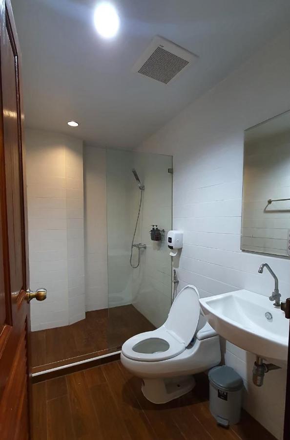 Boon Street Hostel Bangkok Buitenkant foto