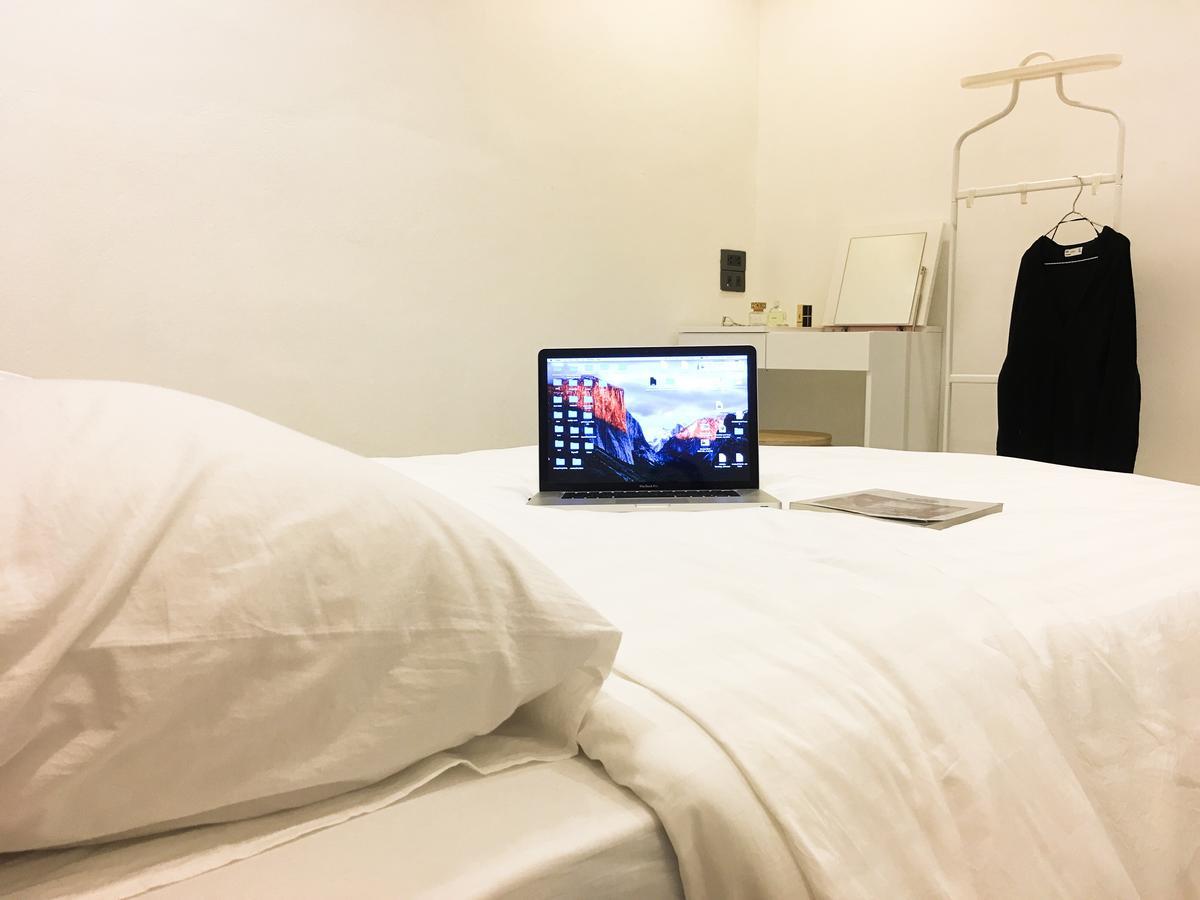 Boon Street Hostel Bangkok Buitenkant foto