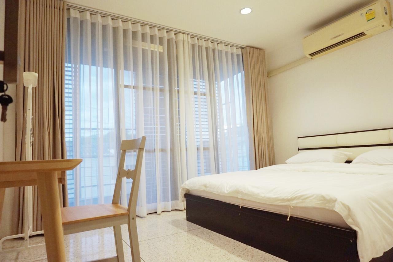 Boon Street Hostel Bangkok Buitenkant foto