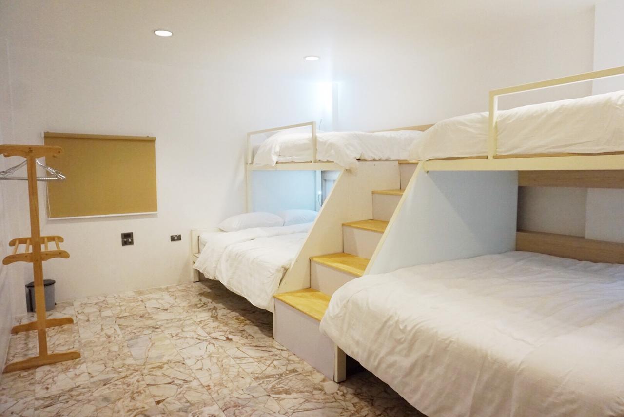 Boon Street Hostel Bangkok Buitenkant foto